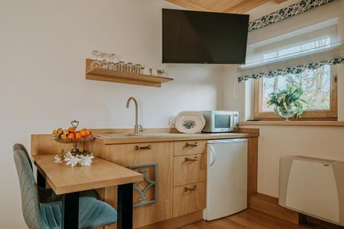 a kitchen with a table and a sink and a counter at Gordonówka Grand- blisko basenów termalnych Rezerwuj już dziś- nie przegap okazji! in Szaflary