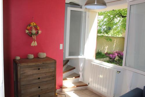 Φωτογραφία από το άλμπουμ του Mas La Gentille ,,, à la campagne , beautiful outdoor , swimming pool , pool house , Nice green Garden , BBQ ,,, only for you , pour passer un séjour inoubliable σε Pernes-les-Fontaines