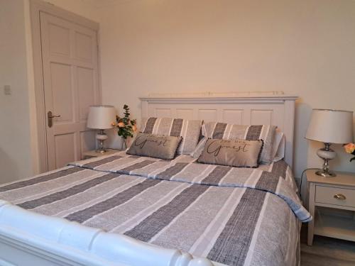 Una cama o camas en una habitación de Connemara Ocean Escape