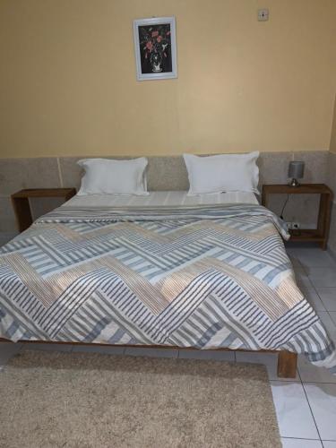 Un pat sau paturi într-o cameră la Thiossane