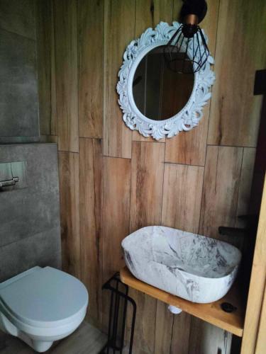 Ein Badezimmer in der Unterkunft Apartamenty RETRO FV
