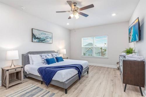 Walk to the Beach, Brand New Luxe Beach Houseにあるベッド