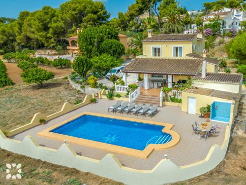 Bazén v ubytování Villa Gema by Abahana Villas nebo v jeho okolí