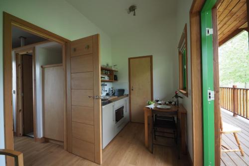 Kuchyň nebo kuchyňský kout v ubytování Marcassie Farm Lodges - Willow Studio
