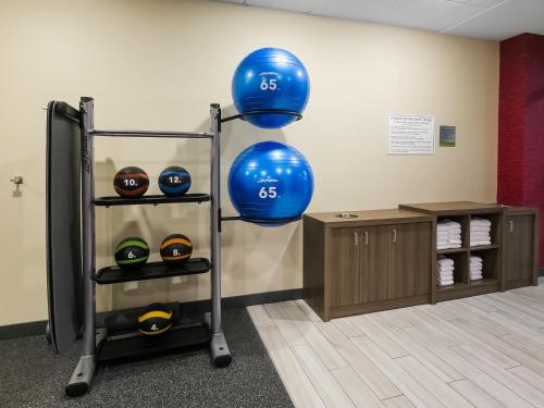 a room with blue gym balls and a shelf at Home2 Suites By Hilton Bolingbrook Chicago in Bolingbrook