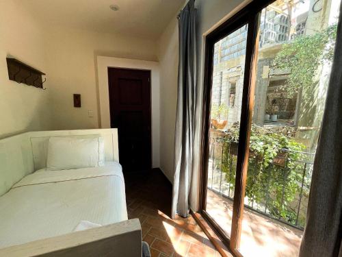 a bedroom with a bed and a large window at Hotel Pietro Santo in Santeagueda