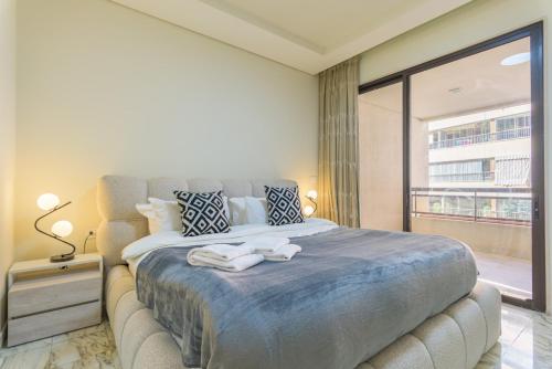 Postel nebo postele na pokoji v ubytování Crest 3-Bedroom Apt in Hamra W- 24-7 Power