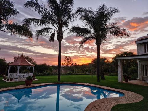 Bazén v ubytování Villa Sardinia Guest House nebo v jeho okolí