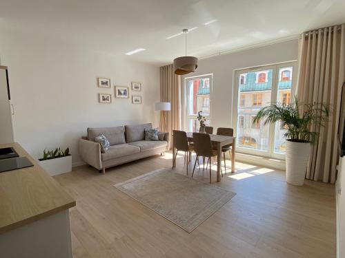 a living room with a couch and a table at Apartament Deluxe Elbląg Old Town BULVAR in Elblag