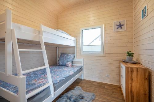 a bedroom with bunk beds in a cabin at Morskie Zacisze- Bobolin in Bobolin