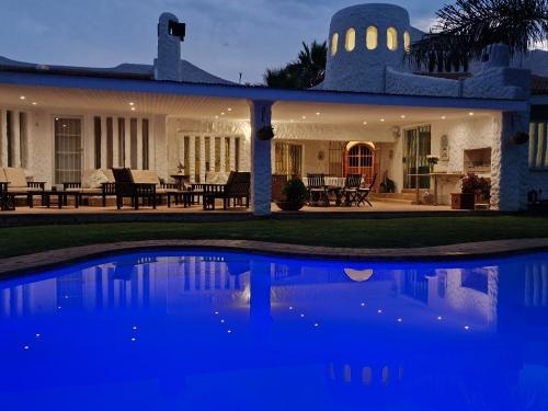 Bazén v ubytování Villa Sardinia Guest House nebo v jeho okolí