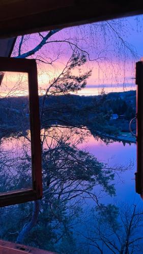 a view of a reflection of a sunset in a window at Hrách a lusk in Pňovany