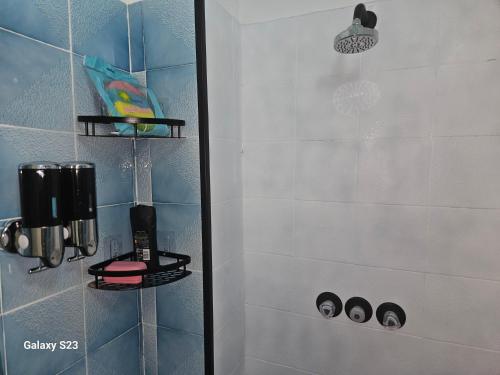 Vonios kambarys apgyvendinimo įstaigoje Cool place in Ramat Gan