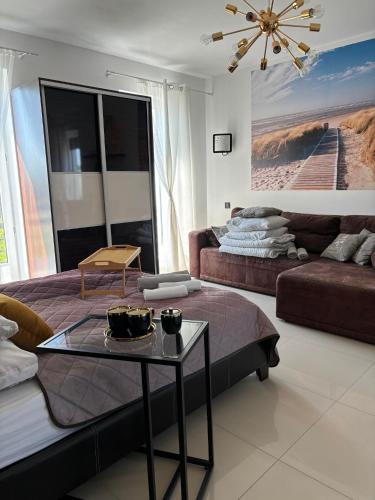 a living room with a couch and a coffee table at Willa La mer-Balia z jacuzzi, sauna ,klimatyzacja ,rowery in Ustka