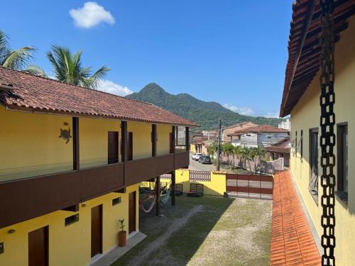 a view of a building with mountains in the background at Pousada Morada dos Pássaros in Caraguatatuba