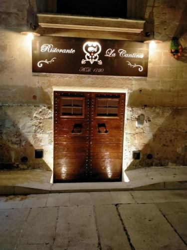 Η πρόσοψη ή η είσοδος του Palazzo Mellacqua