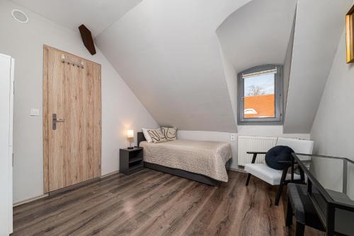 a small bedroom with a bed and a window at BLAHA ROOMS in Balatonfüred