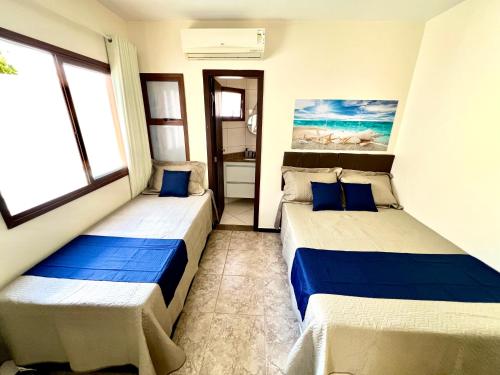 Ένα ή περισσότερα κρεβάτια σε δωμάτιο στο Village Itacimirim Praia da Espera rua7