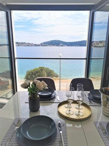 P1 Beachfront one bedroom apartment