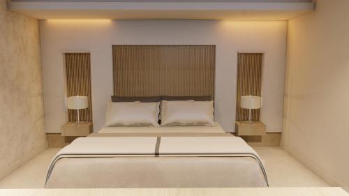1 dormitorio con 1 cama blanca grande y 2 lámparas en Jules & Laurent Hotel Contemporaneo, en Ensenada