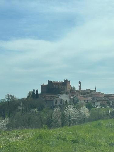 a town with a castle on top of a hill at Al Vicolo Uno in Montemagno