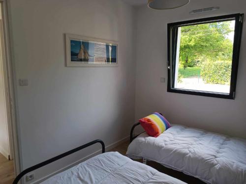 Postel nebo postele na pokoji v ubytování Maison neuve 3 chambres confortable au calme Nivillac Morbihan