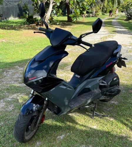 Tiny house avec scooter