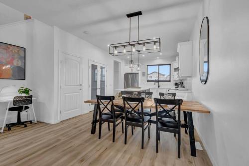 a kitchen and dining room with a table and chairs at LovelyHome-Foosball-NearAirport-5 Queen Beds -Air conditioning in Edmonton