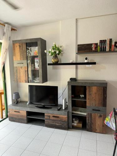 Orange Paradise Apartment