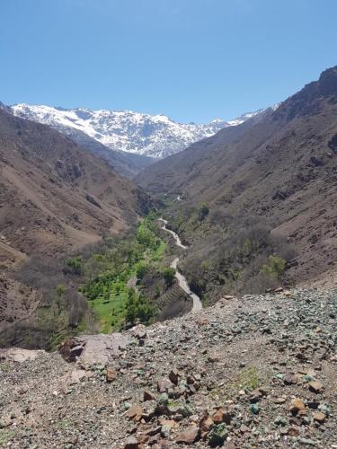 una vista desde la cima de una montaña en Dar Imoughlad en Marrakech