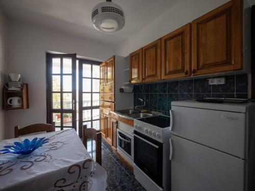Η κουζίνα ή μικρή κουζίνα στο Apartment w/ spacious terrace