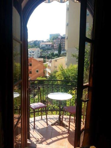 a view of a balcony with a table and chairs at Apartmani Vila Marija in Budva