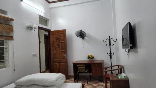Μια τηλεόραση ή/και κέντρο ψυχαγωγίας στο Hoa Sữa Hotel Lào Cai - by Bay Luxury