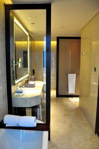 Ένα μπάνιο στο Sheraton Changde Wuling Hotel