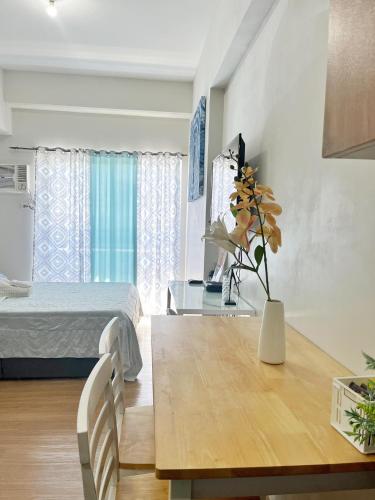 a room with a dining table and a bedroom at 21st floor The Loop Condo Studio in Cagayan de Oro City Lucky 14 in Cagayan de Oro
