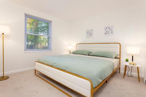 Postel nebo postele na pokoji v ubytování Metropolitan Splendor