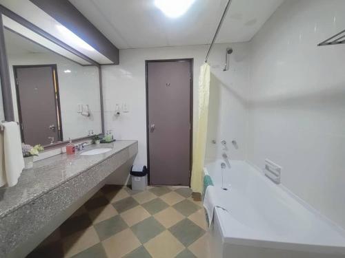 Ένα μπάνιο στο Rainbow deluxe seaview