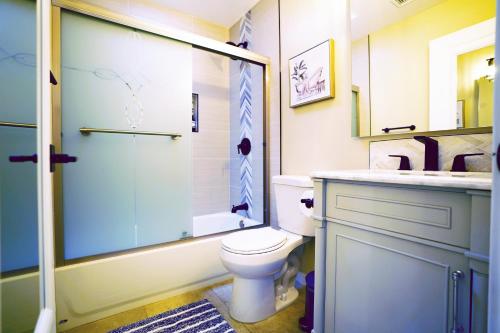 Bilik mandi di Spacious San Jose Lux 3BR: Prime Location