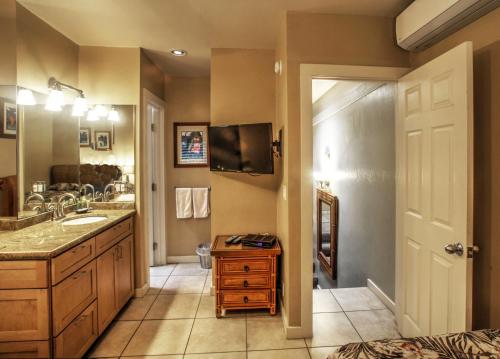 Ảnh trong thư viện ảnh của Memories for life @ remodeled ks d7 ở Kahana