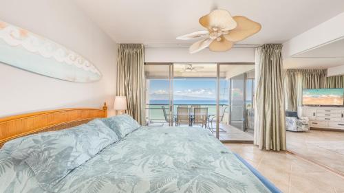 En eller flere senge i et værelse på Ocean view, corner, Ac & Remodeled! sk272