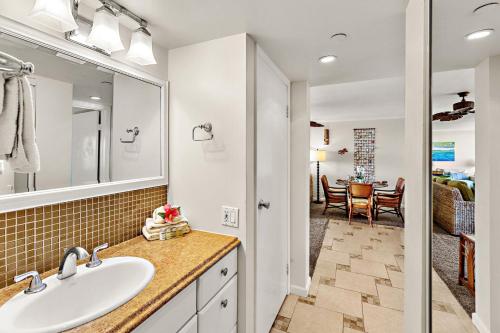 Et badeværelse på Oceanfront 1 bedroom- vi809- Sullivan