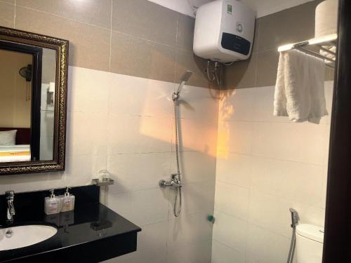 Ein Badezimmer in der Unterkunft Khách sạn HOÀ BÌNH QUẢNG TRỊ