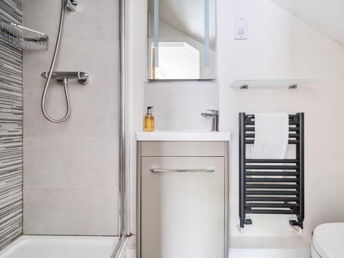 Koupelna v ubytování Elm - Woodland Cottages