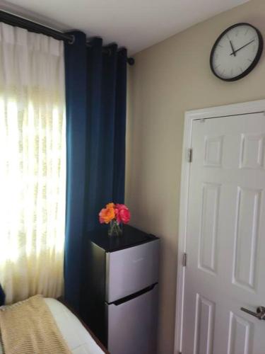 Postel nebo postele na pokoji v ubytování Cozy Tiny Private GuestSuite