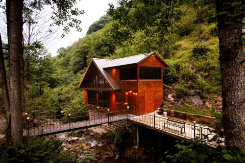 a tiny house on a bridge in the woods at KOZLUCA Bungalov in Trabzon
