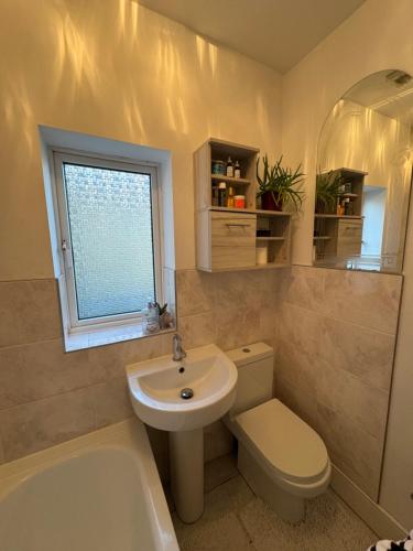 Ванная комната в COZY Rooms in Enfield