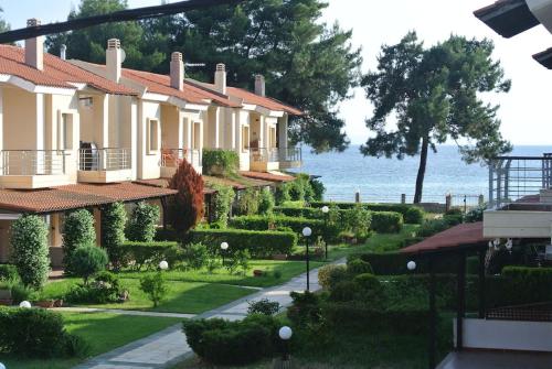 Calm & airy beach house apartment in Nikiti