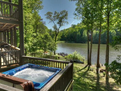 Gallery image of Mountainview Lake Retreat in Ellijay