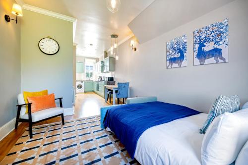 Voodi või voodid majutusasutuse Large 1 Bedroom in Center of London (4) toas