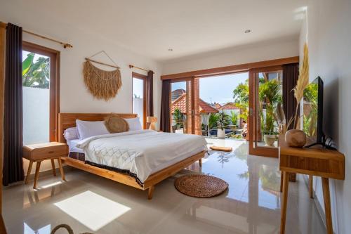 Un pat sau paturi într-o cameră la Viewbali 1 - Jungle Big Garden - Big Pool and Kitchen - All New